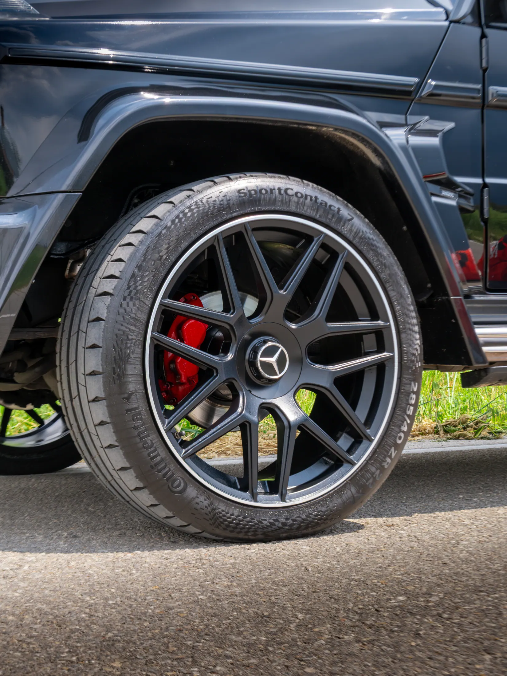 Ara Motors Mercedes G Serisi jant, lastik ve fren detay çekimi