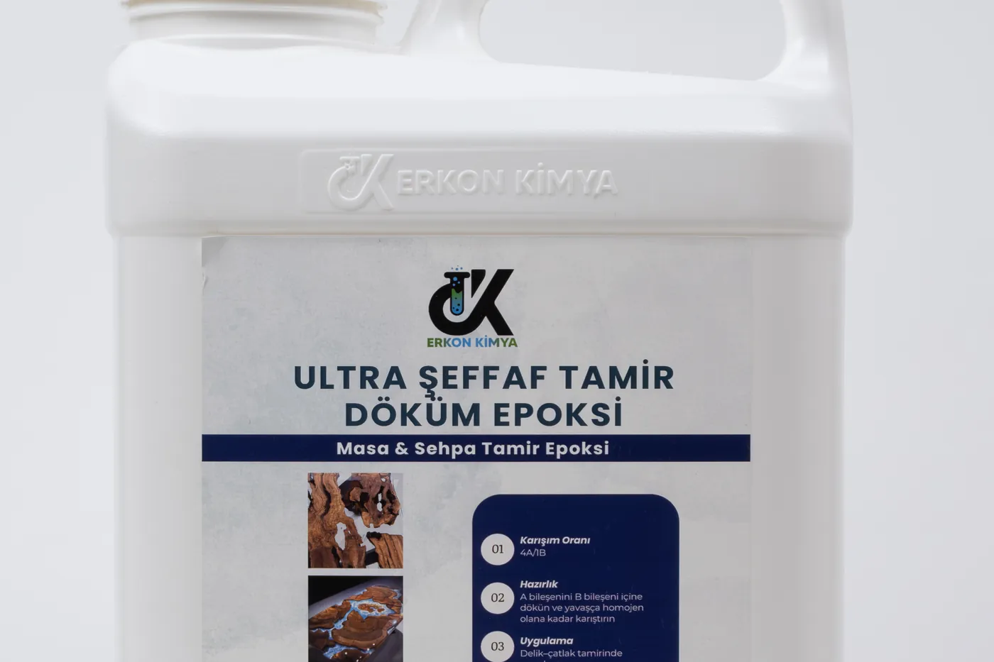 Ultra Şeffaf Tamir Döküm Epoksi bidonunun omzundaki kabartma Erkon Kimya yazısı ve etiketin üst kısmı