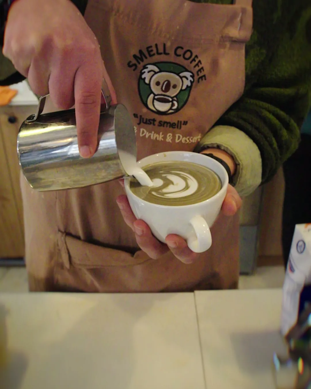 Smell Coffee reklam filminden bir kare